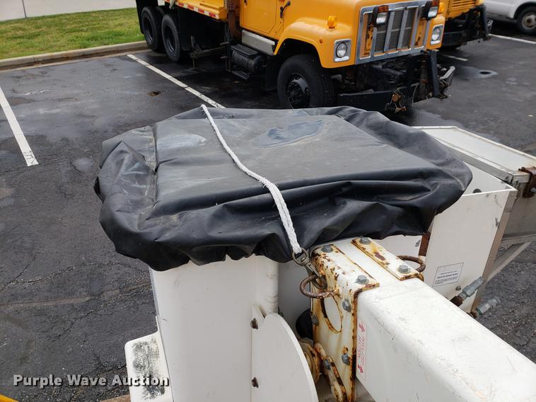 image for item DF2352 2008 Ford F550 bucket truck