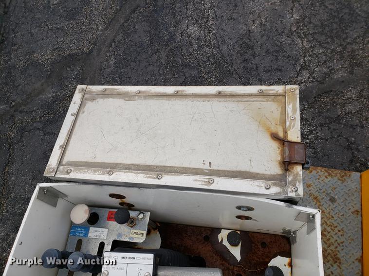 image for item DF2352 2008 Ford F550 bucket truck