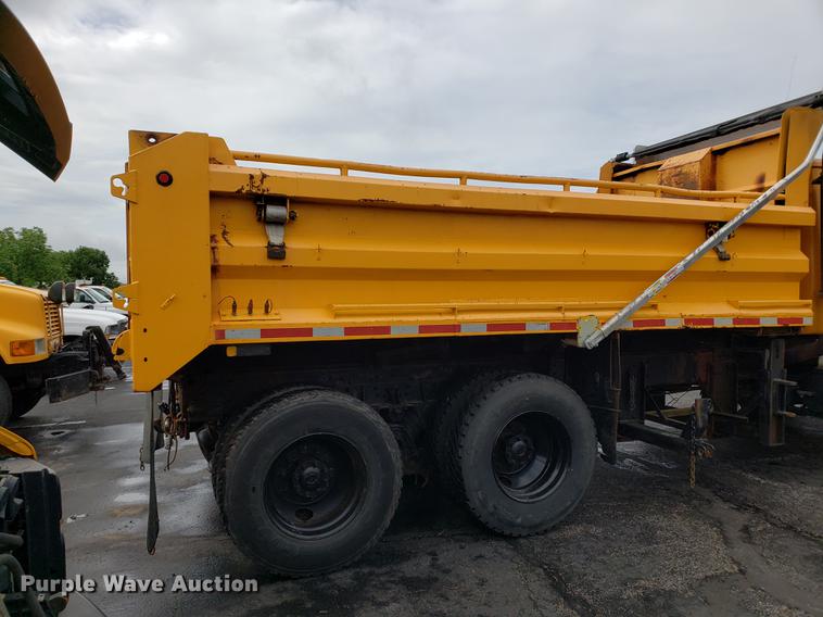 image for item DF2353 2002 International 2554 dump truck