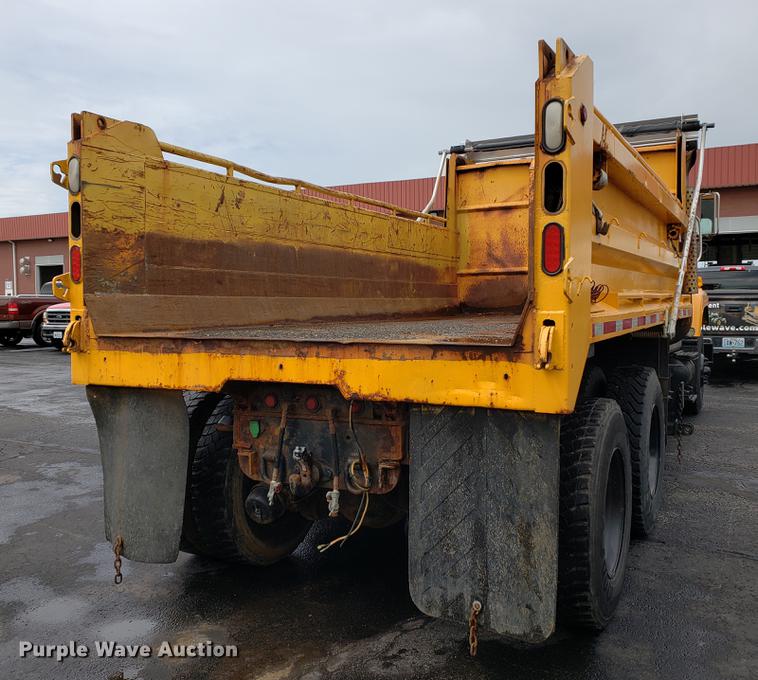 image for item DF2353 2002 International 2554 dump truck