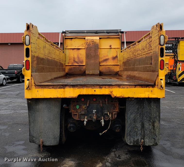 image for item DF2353 2002 International 2554 dump truck
