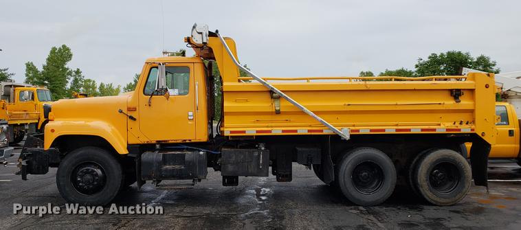 image for item DF2353 2002 International 2554 dump truck