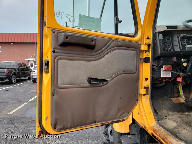 image for item DF2353 2002 International 2554 dump truck