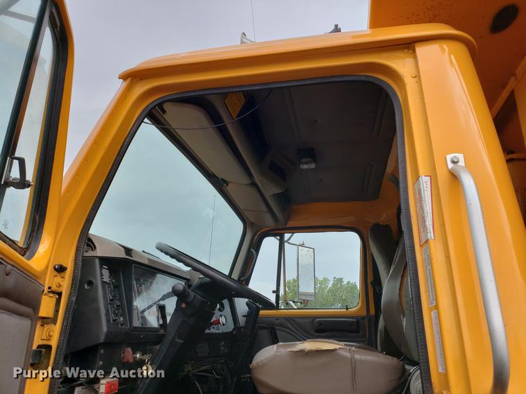 image for item DF2353 2002 International 2554 dump truck