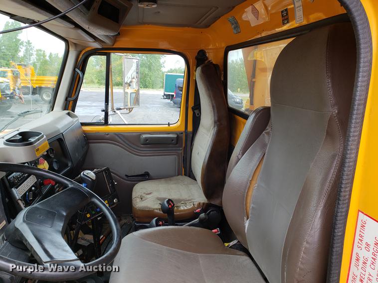 image for item DF2353 2002 International 2554 dump truck