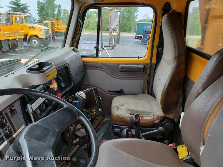 image for item DF2353 2002 International 2554 dump truck