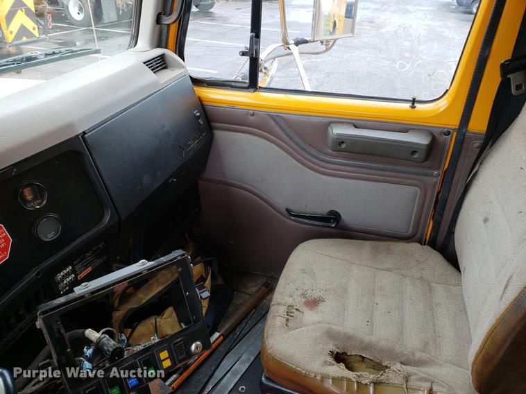 image for item DF2353 2002 International 2554 dump truck