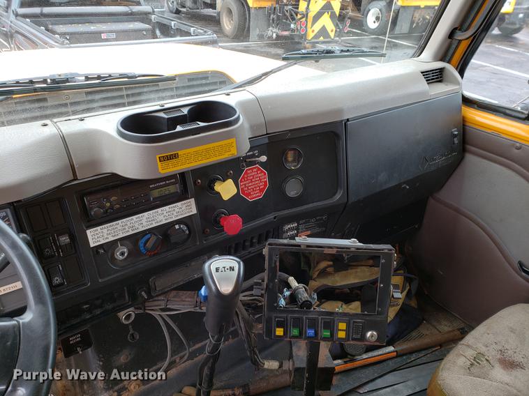 image for item DF2353 2002 International 2554 dump truck