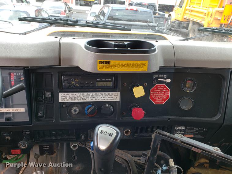 image for item DF2353 2002 International 2554 dump truck