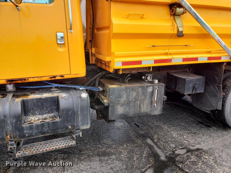 image for item DF2353 2002 International 2554 dump truck