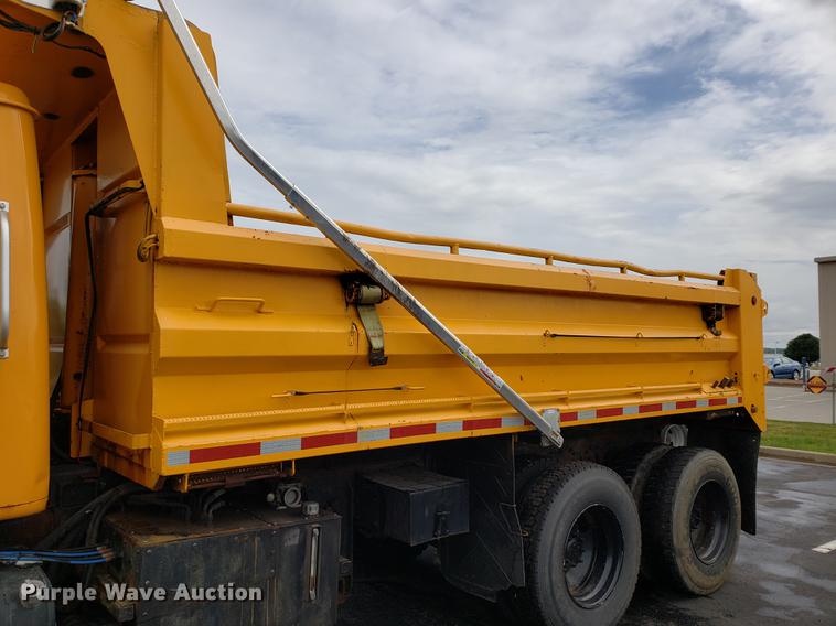image for item DF2353 2002 International 2554 dump truck