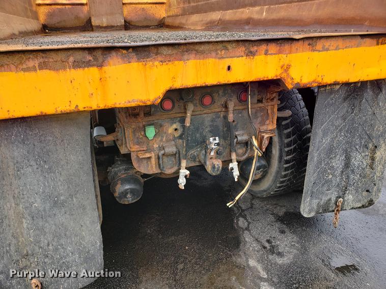 image for item DF2353 2002 International 2554 dump truck