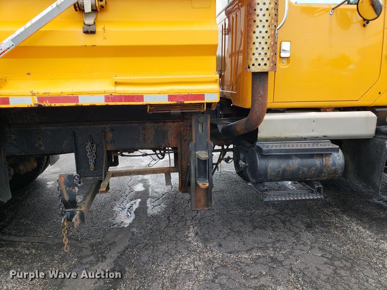 image for item DF2353 2002 International 2554 dump truck