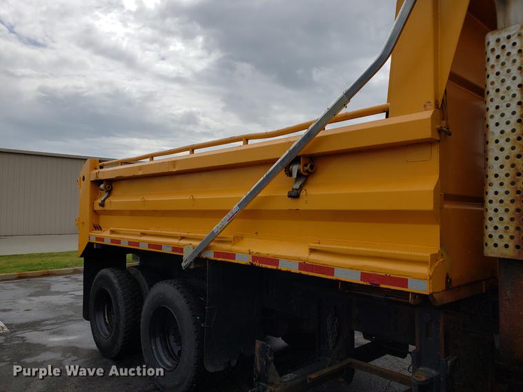 image for item DF2353 2002 International 2554 dump truck