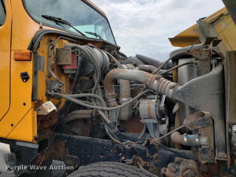 image for item DF2353 2002 International 2554 dump truck