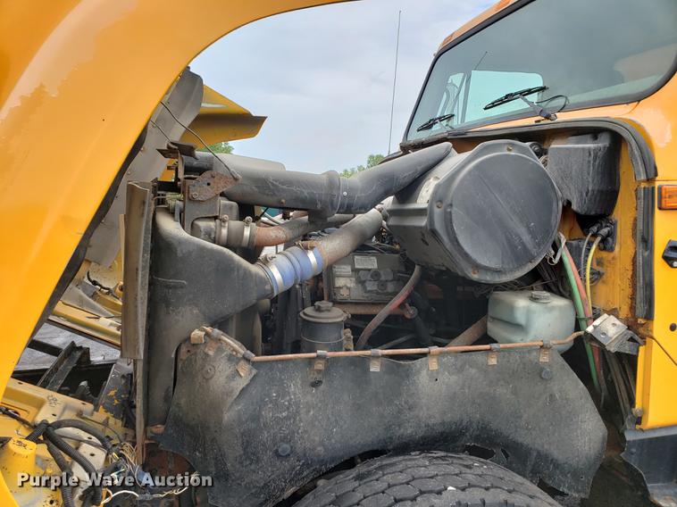 image for item DF2353 2002 International 2554 dump truck