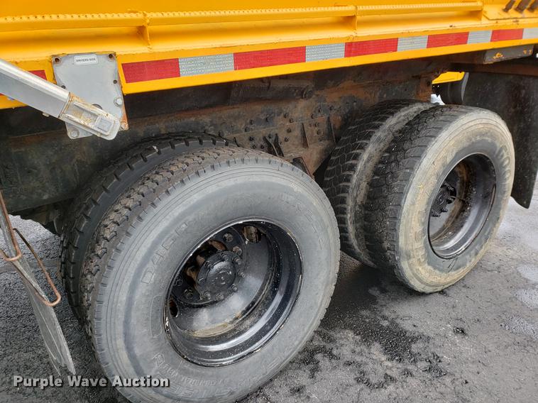 image for item DF2353 2002 International 2554 dump truck