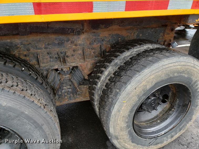 image for item DF2353 2002 International 2554 dump truck