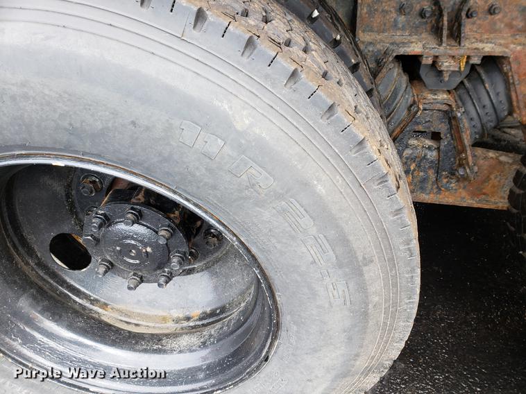 image for item DF2353 2002 International 2554 dump truck