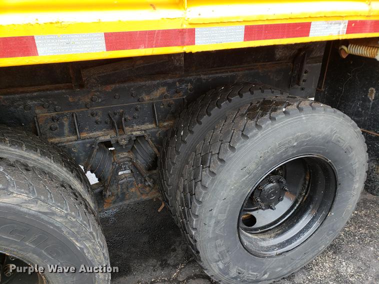 image for item DF2353 2002 International 2554 dump truck