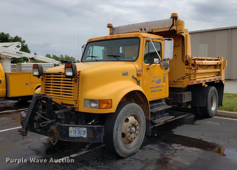 image for item DF2354 2000 International 4900 dump truck