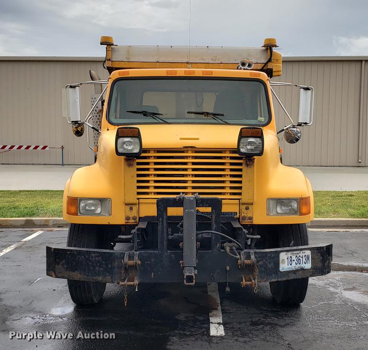image for item DF2354 2000 International 4900 dump truck