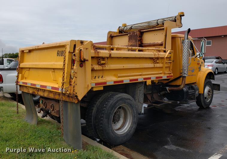 image for item DF2354 2000 International 4900 dump truck