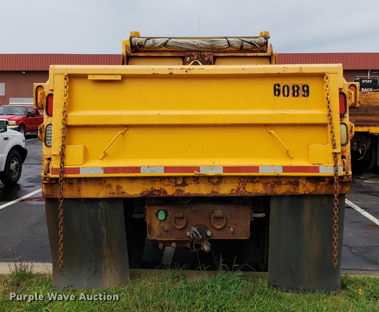 image for item DF2354 2000 International 4900 dump truck