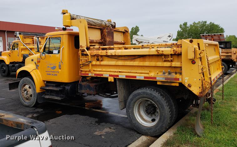 image for item DF2354 2000 International 4900 dump truck