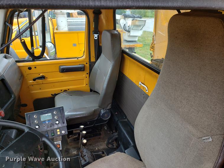 image for item DF2354 2000 International 4900 dump truck