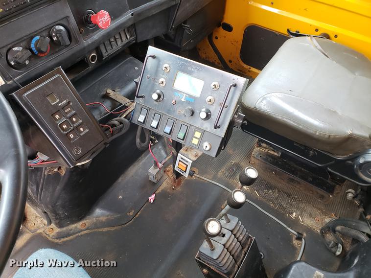 image for item DF2354 2000 International 4900 dump truck