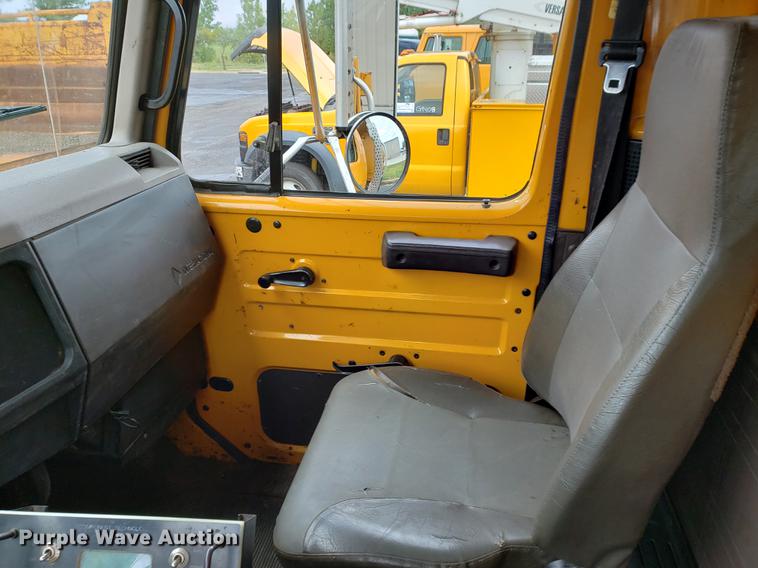 image for item DF2354 2000 International 4900 dump truck