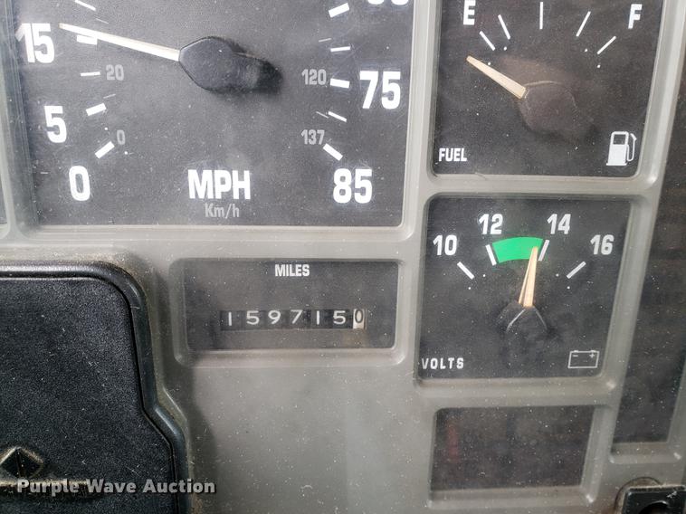 image for item DF2354 2000 International 4900 dump truck