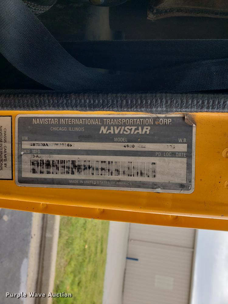 image for item DF2354 2000 International 4900 dump truck