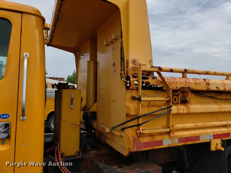 image for item DF2354 2000 International 4900 dump truck