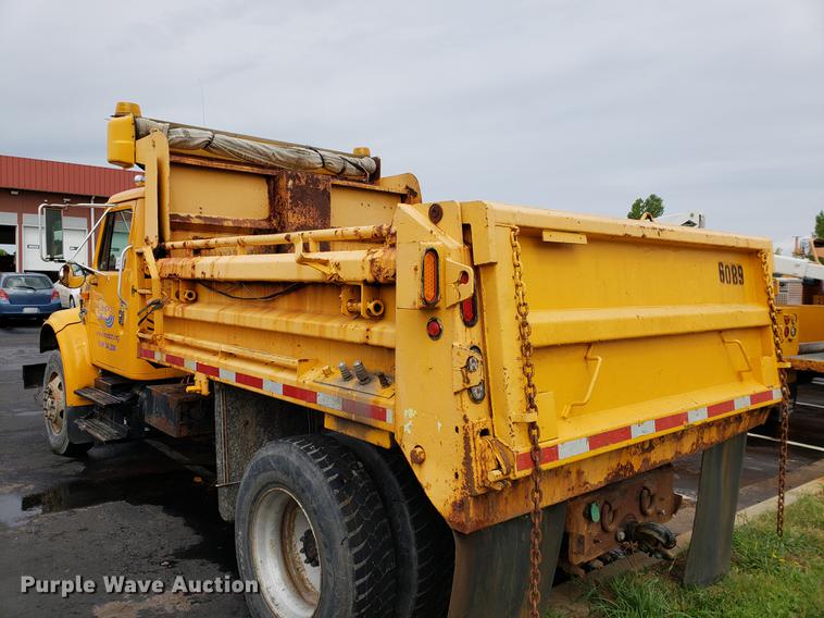 image for item DF2354 2000 International 4900 dump truck
