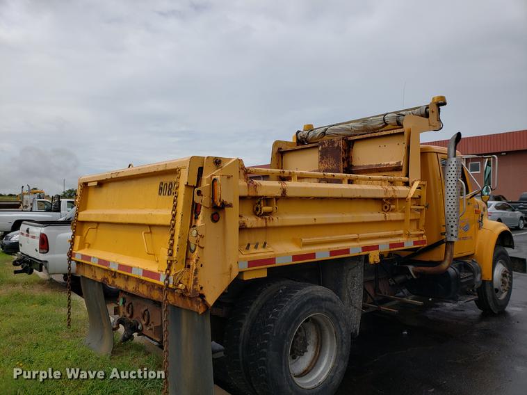 image for item DF2354 2000 International 4900 dump truck