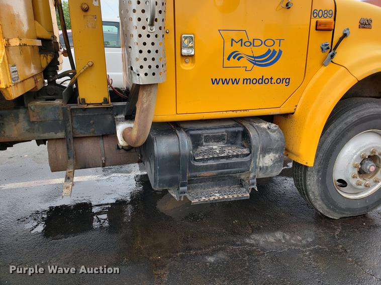 image for item DF2354 2000 International 4900 dump truck