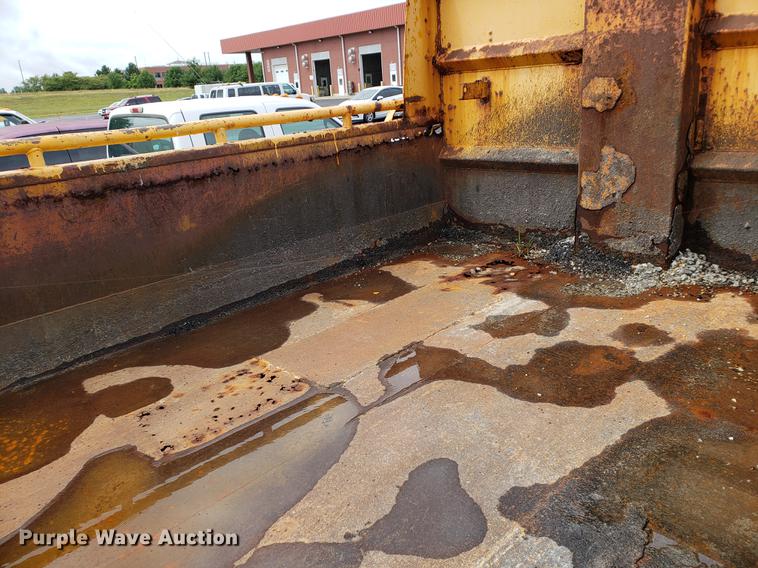 image for item DF2354 2000 International 4900 dump truck