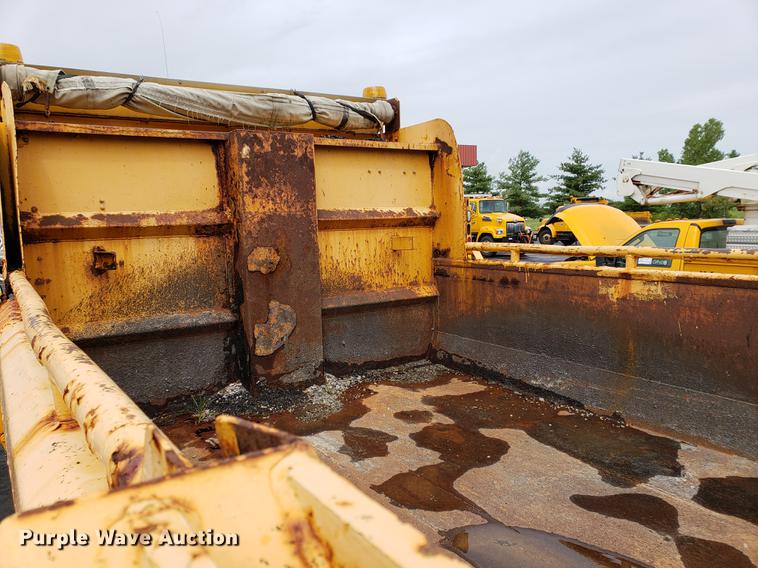 image for item DF2354 2000 International 4900 dump truck