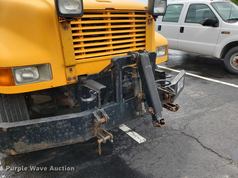 image for item DF2354 2000 International 4900 dump truck