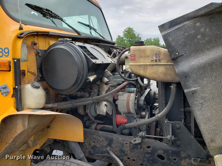 image for item DF2354 2000 International 4900 dump truck