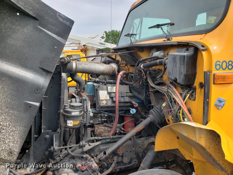 image for item DF2354 2000 International 4900 dump truck