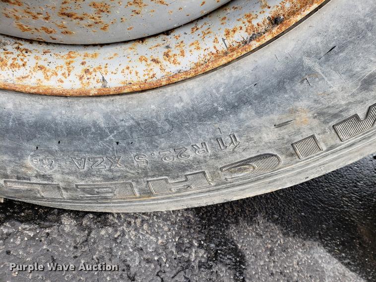 image for item DF2354 2000 International 4900 dump truck