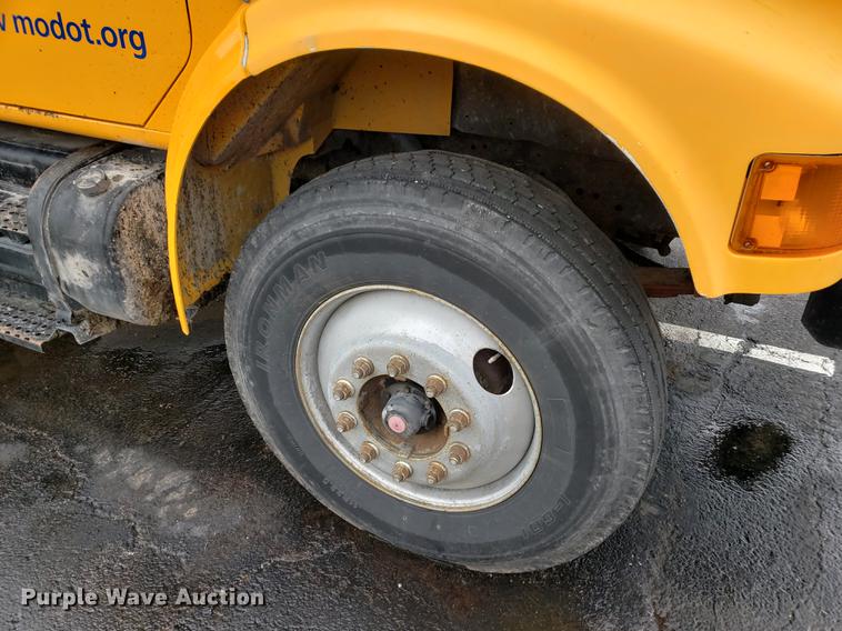 image for item DF2354 2000 International 4900 dump truck