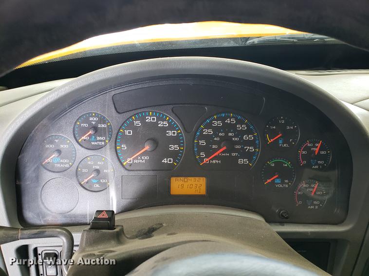 image for item DF2420 2006 International 7400 dump truck