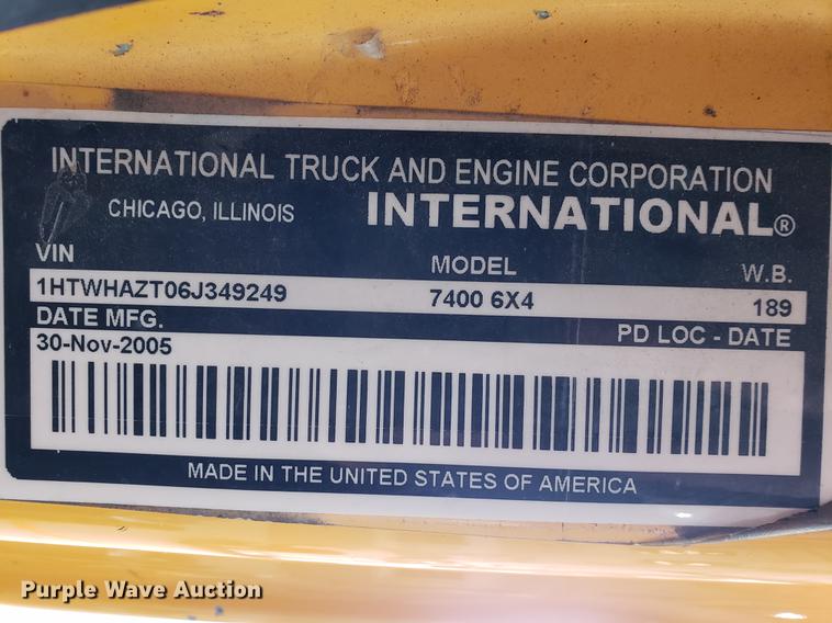 image for item DF2420 2006 International 7400 dump truck