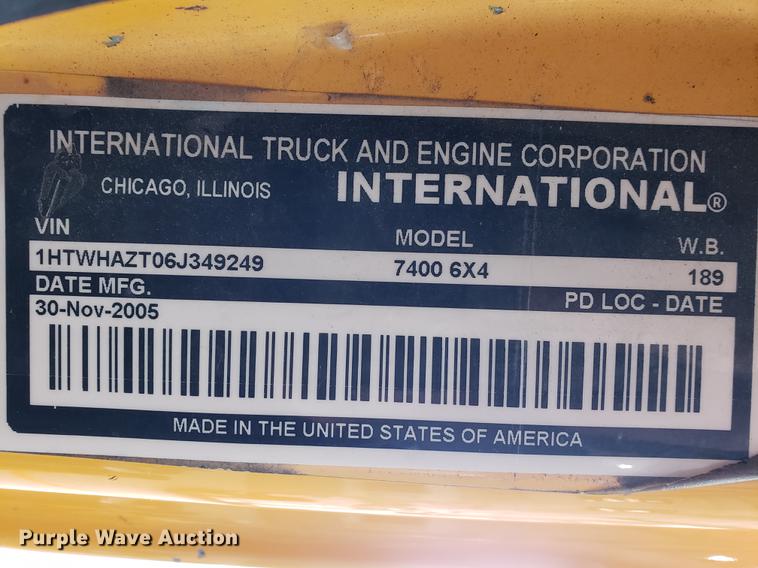 image for item DF2420 2006 International 7400 dump truck