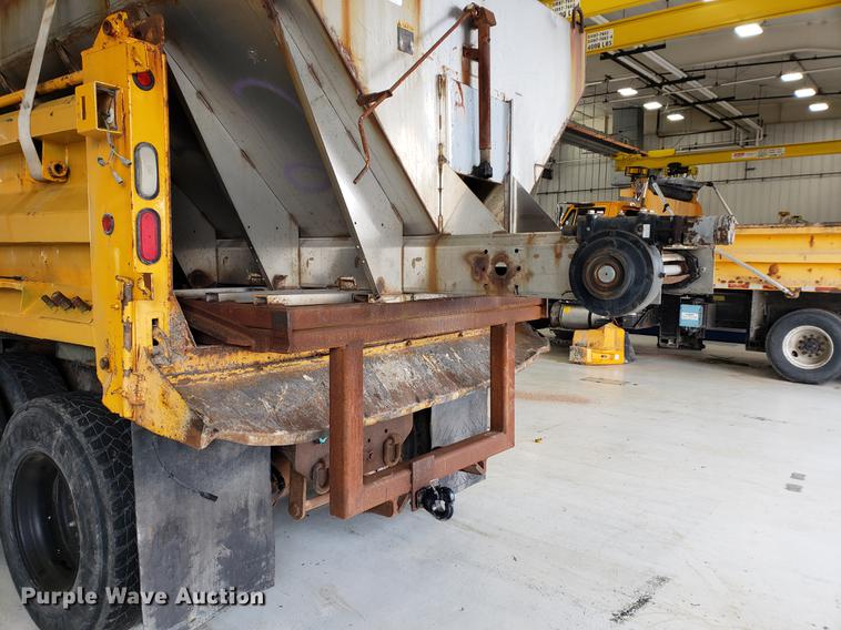 image for item DF2420 2006 International 7400 dump truck