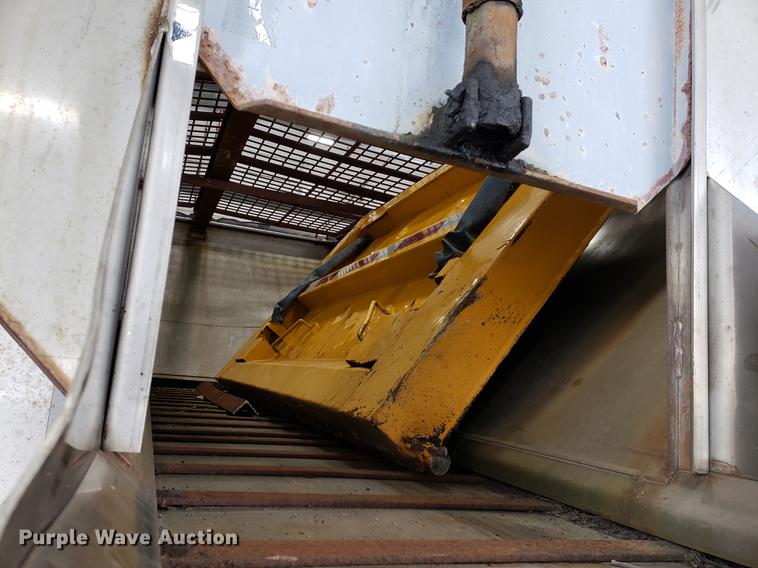 image for item DF2420 2006 International 7400 dump truck